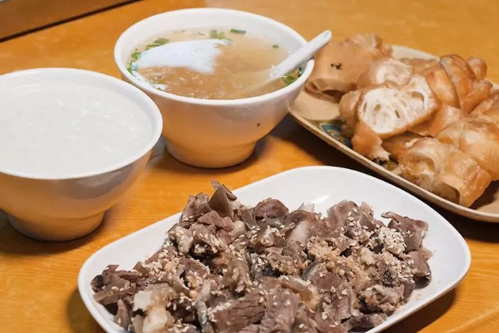 羊肉和粥。来源央视