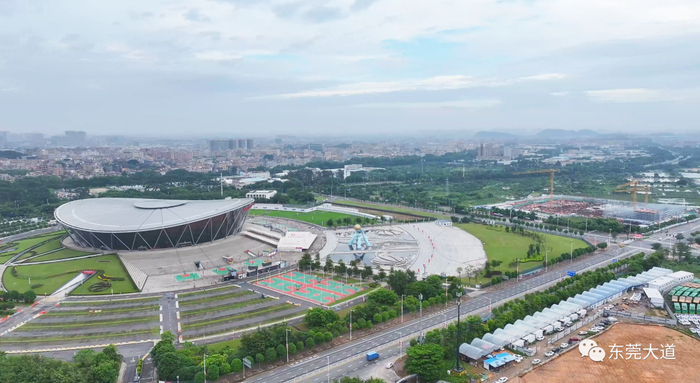▲项目建在东莞篮球中心边上