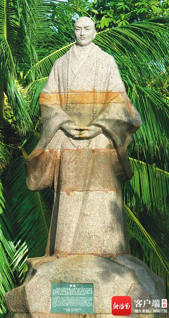 　　三亚天涯海角景区里的鉴真像。海南日报记者 宋国强 摄