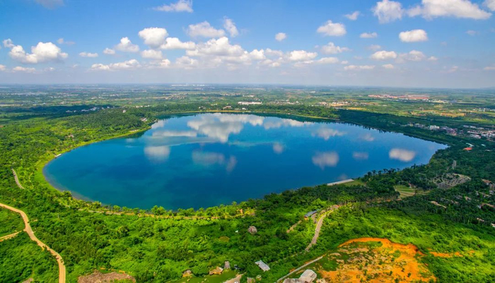 △湖光岩。李天统 摄