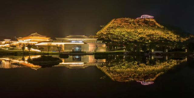 竹文化公园和三江之眼夜景。（罗顺 摄）