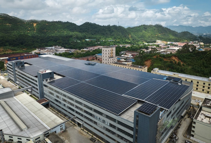 图为新加坡能源集团凌霄泵业BIPV建筑光伏一体化项目。（新加坡能源集团供图）