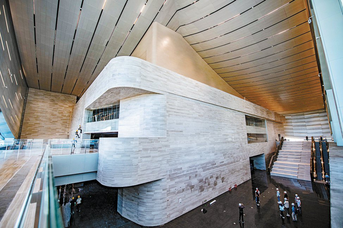 北京艺术中心内景。 本报记者 潘之望 摄