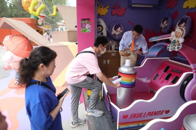 市民在玩游艺项目。新京报记者 浦峰 摄