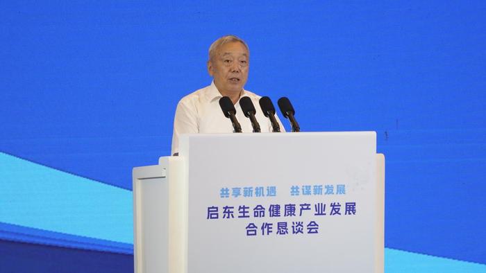 图为中国医药报社原社长、总编辑方贤业