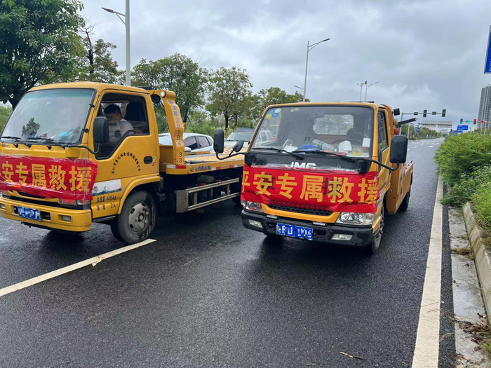 李坤炫：冒险潜入水下挂拖车钩