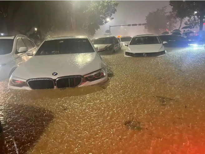 温剑锋：为救援车辆冒雨工作5小时