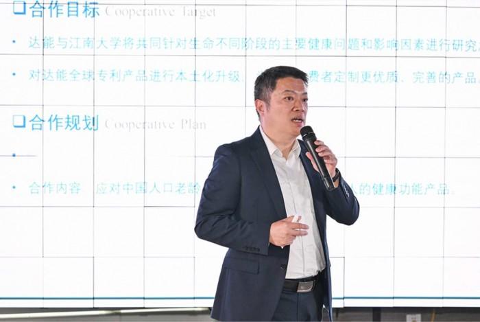 江南大学食品科学与资源挖掘全国重点实验室教授周鹏教授
