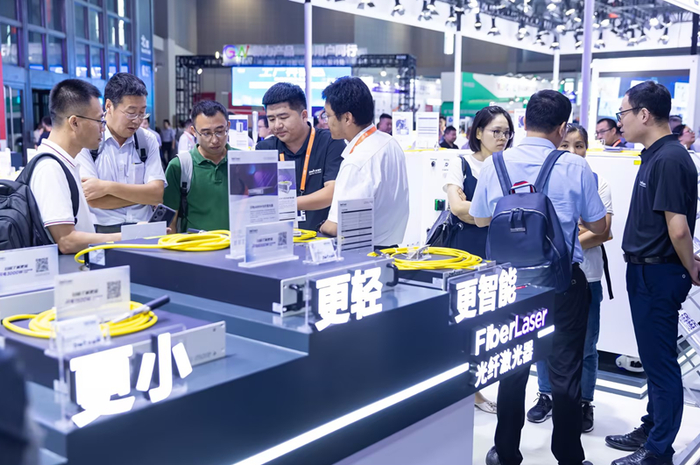 ▲闪电系列，一体式手持激光焊接机的核心器件