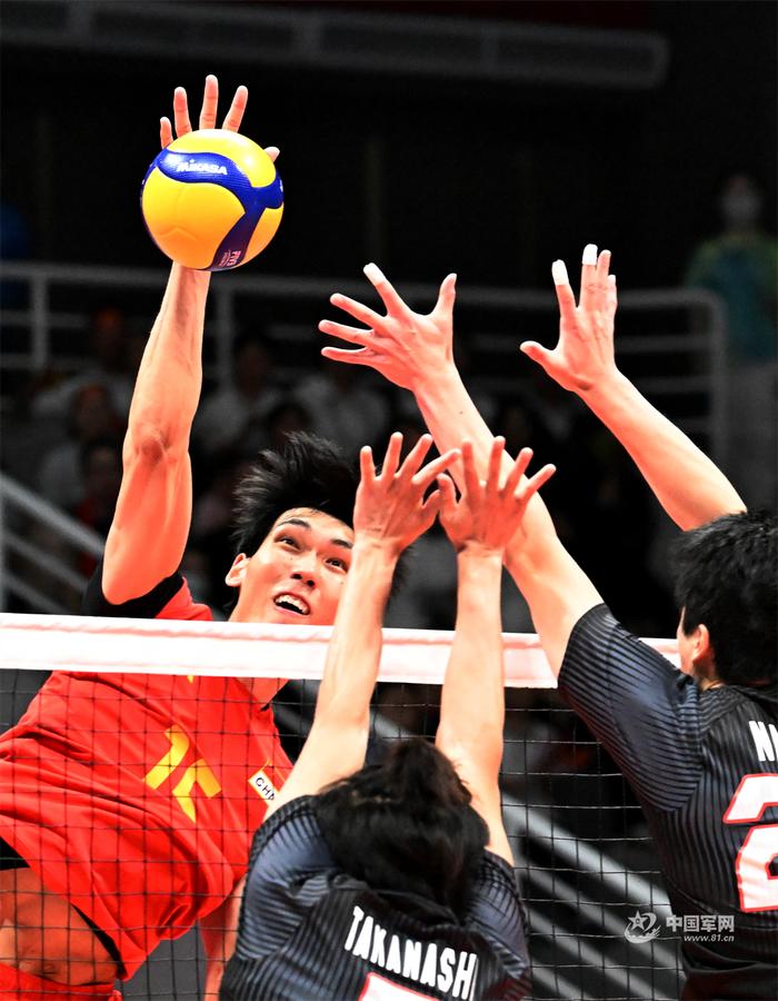 9月25日，杭州亚运会男排半决赛在临平体育中心体育馆举行，中国男排以3比0战胜日本队。这是比赛现场。王传顺 摄
