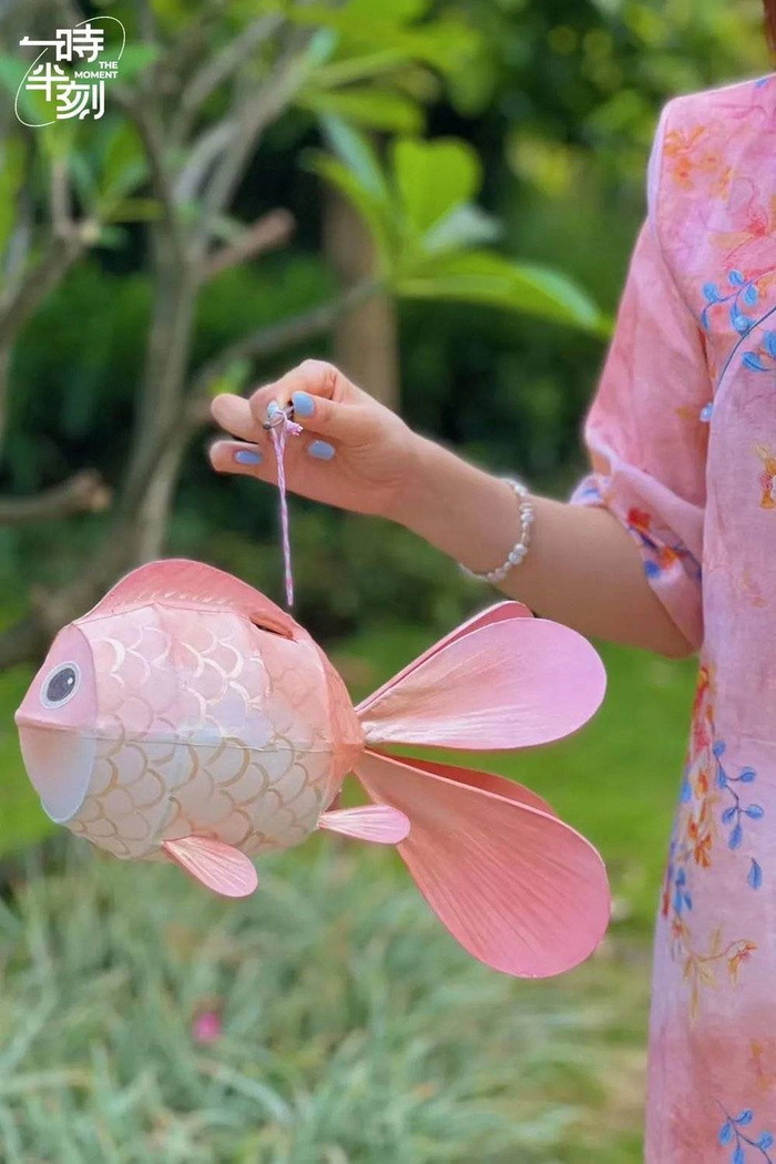 四尾鳍鱼灯作为婚礼装饰