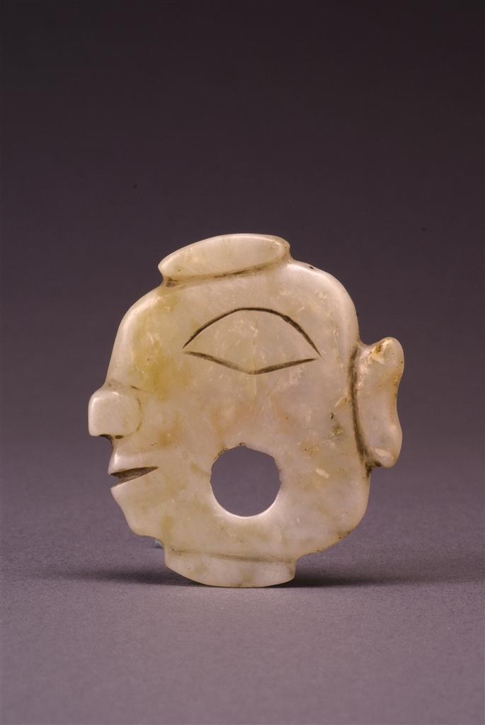 石峁遗址出土的玉器。 受访者供图