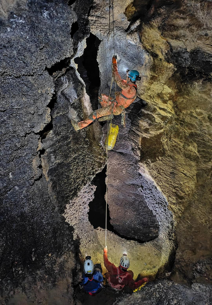 ▲科学考察 图据绥阳发布 