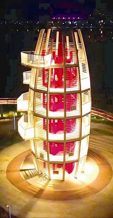 　　兰德湖的夜景很迷人