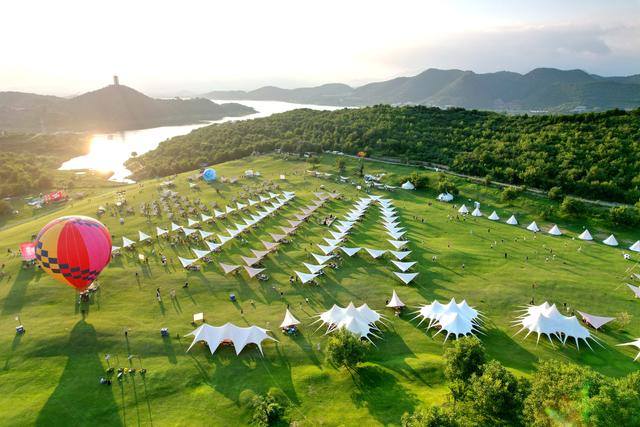 平谷金海湖露营地。受访者供图