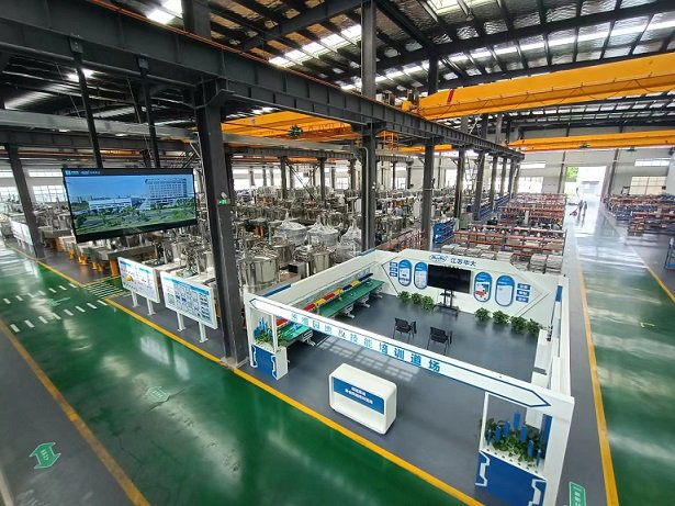 江苏华大离心机生产车间。 本报记者 康曦 摄