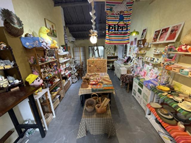 叶露嫔的小杂货铺。于量 摄