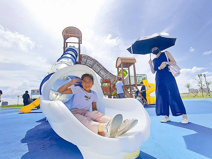 　　青龙湖体育公园游乐设施随便玩