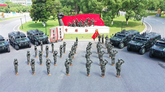 图为9月13日，武警第二机动总队某支队五中队为新队员举行入队仪式。赵再昌 摄