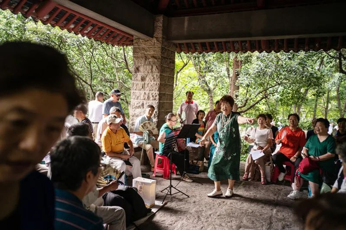 鲁迅纪念亭歌队有20年历史了