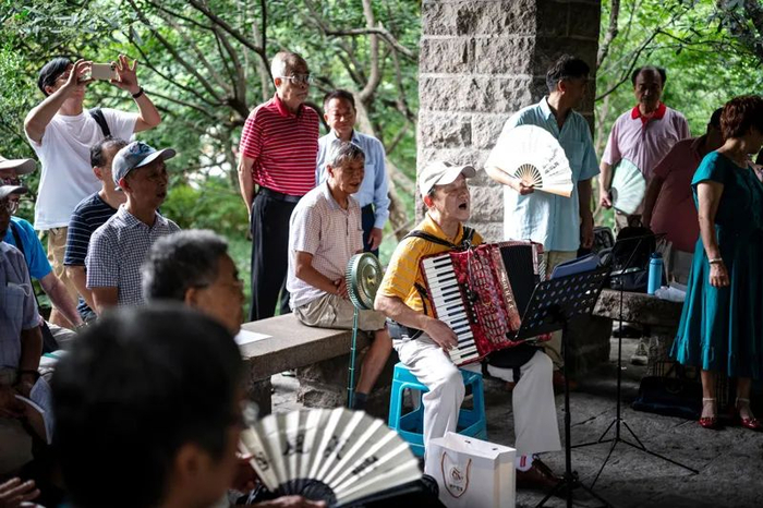 鲁迅纪念亭歌队
