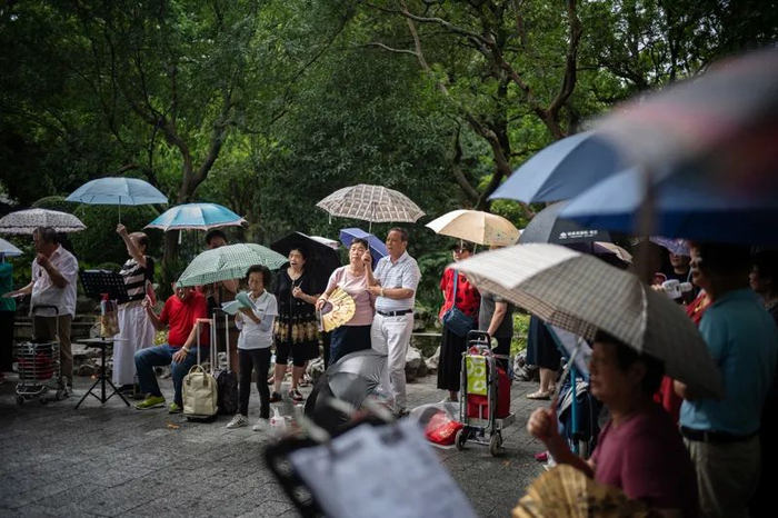 鲁迅公园里的荷花池合唱团