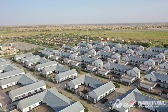 达里雅布依易地扶贫搬迁安置点新貌。石榴云/新疆日报记者 加木布拉提·马那尔别克摄