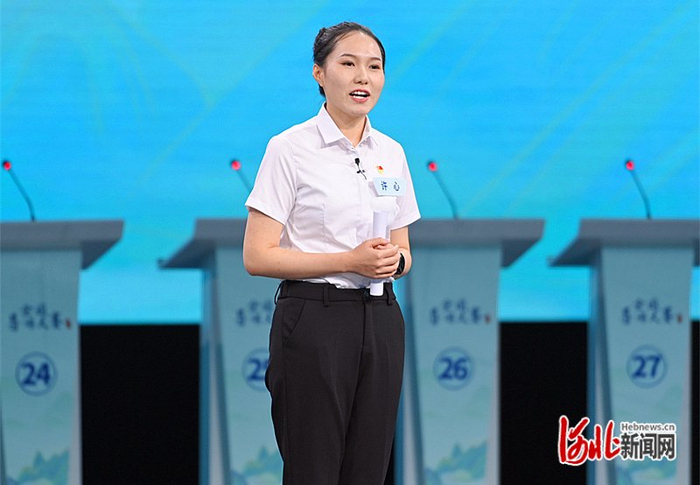 许心在第五届全国导游大赛决赛上。河北日报记者史晟全摄