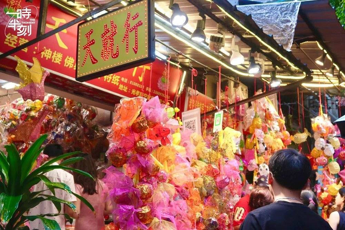 每个被挂起的灯笼，都是英姐的心血手作