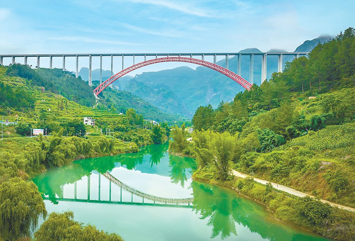 图为近日拍摄的贵州省大小井特大桥，该桥是世界上山区最大跨径的上承式钢管混凝土拱桥。 图片来源：视觉中国
