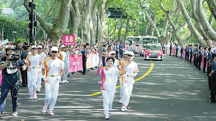 　　来自浙江省杭州市市场监管系统的舒立琼是杭州亚运会火炬传递第88棒火炬手。□方建飞/摄