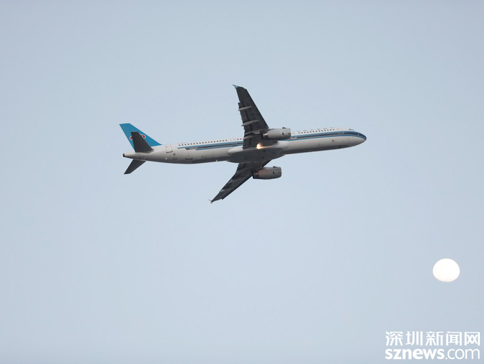 2023年中秋国庆假期，南方航空加班助力市民出行需求。（冯牧原 摄）