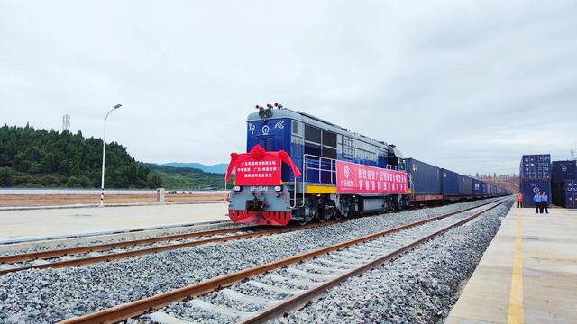 广元铁路综合物流基地首趟国际班列发车。刘彦谷 摄