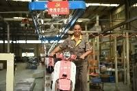 第一辆“邻水造”纯电动摩托车下线（邻水融媒中心  供图）