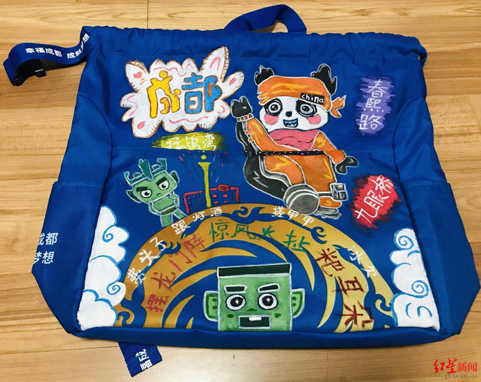 ▲黄羽彤设计的显眼包