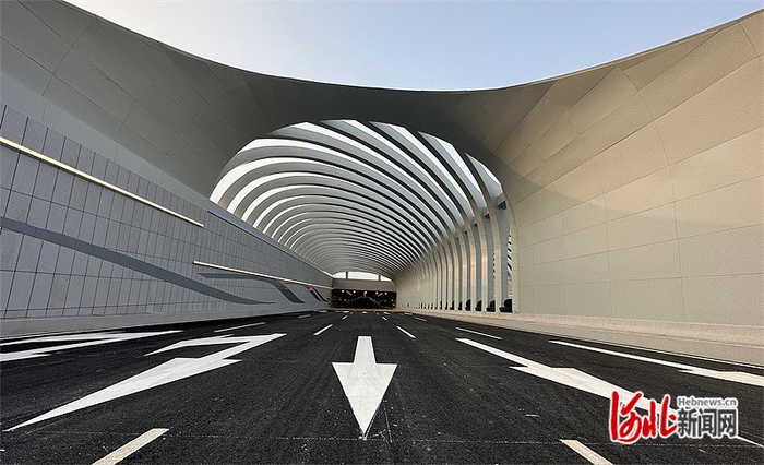 9月27日拍摄的石家庄市复兴大街白佛隧道。河北日报记者田明摄