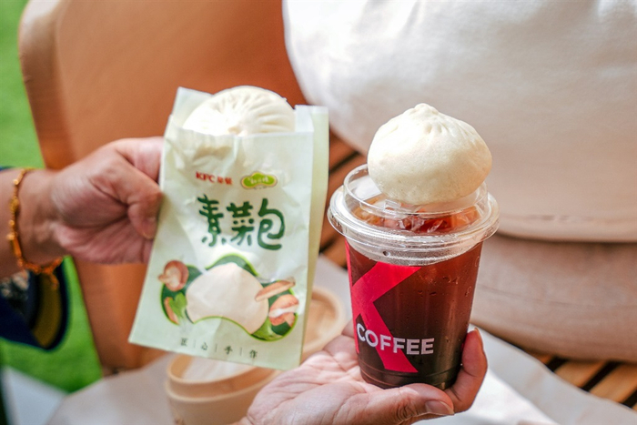 图说：春风松月楼与肯德基早餐联名快闪店推出最低9.9元套餐