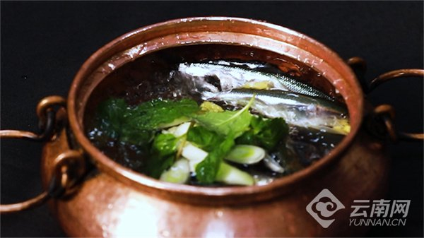 铜锅㝩䆡鱼 耿梓榕 摄