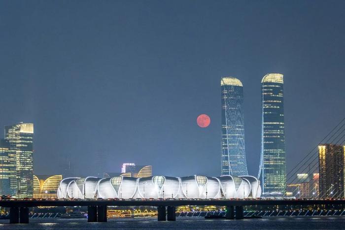 上海今天很热？注意：雨水即将抵达，明起要降温了！今晚的超级月亮，你看到了吗？