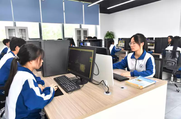 △江西抚州，当地职校学生在做数据标注；图源：IC photo