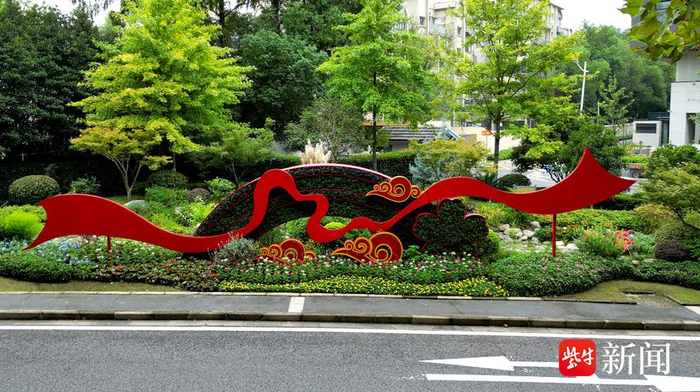 水佐岗三角绿地其中,鼓楼a2广场以"芯在一起,就是家和国"为设计理念