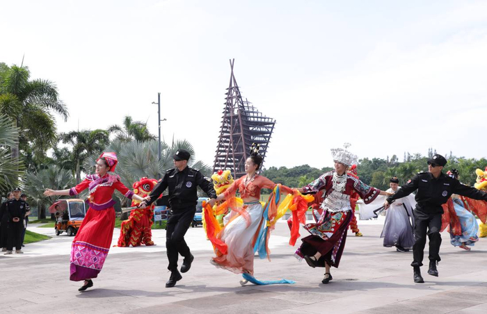 南宁园博园推出国风巡游。