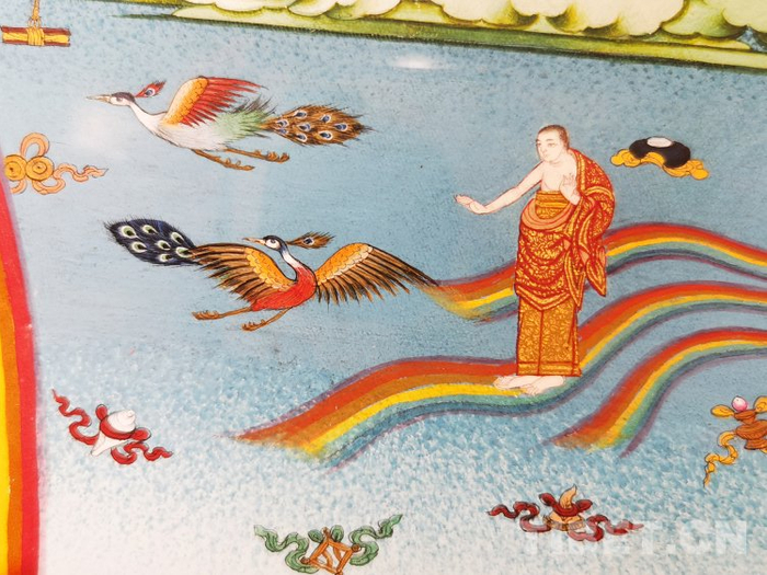 图为本届唐卡展上所展出的唐卡作品（局部）摄影：王淑