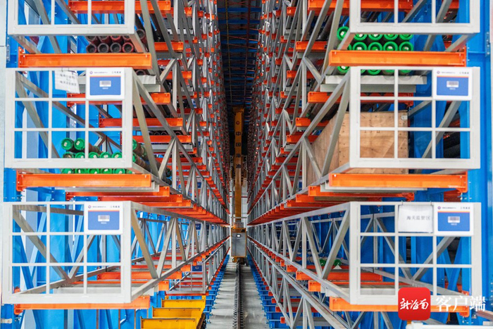 中国海油海南码头智能深海油气保障仓储中心.记者 曹志 摄