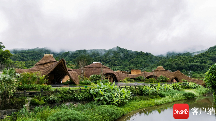 毛纳村宝山竹屋。记者 潘頔 摄
