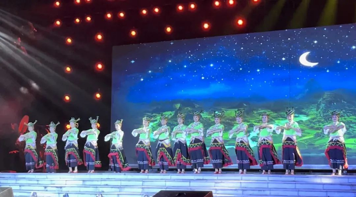 9月28日，“探秘句町古国·寻梦世外桃源”夜花街沉浸式演艺上演 图源：“视听广南GNTV”微信公众号