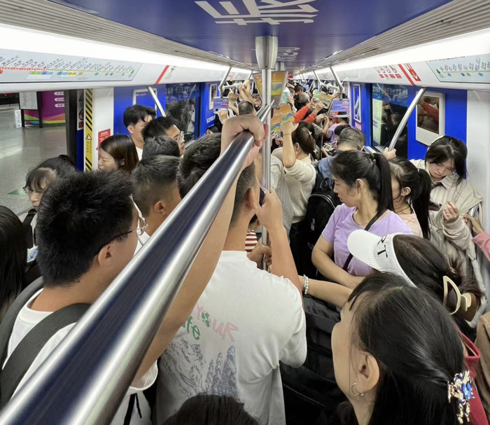 今早的杭州地铁一号线