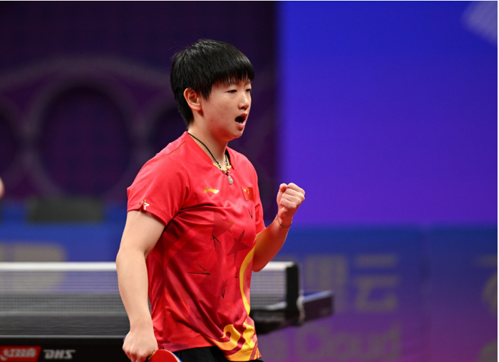 10月1日，孙颖莎以4:1战胜日本选手早田希娜，获得亚运会乒乓球女单金牌。河北日报记者耿辉摄