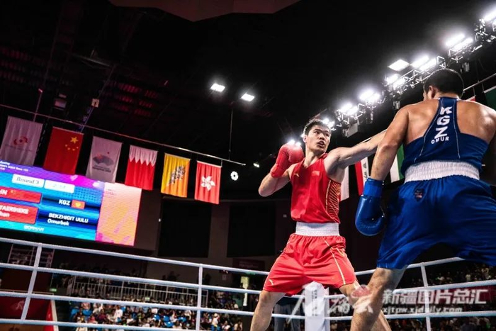 10月1日，托合塔尔别克·唐拉提汗在比赛中。石榴云/新疆日报记者吕伊晗摄