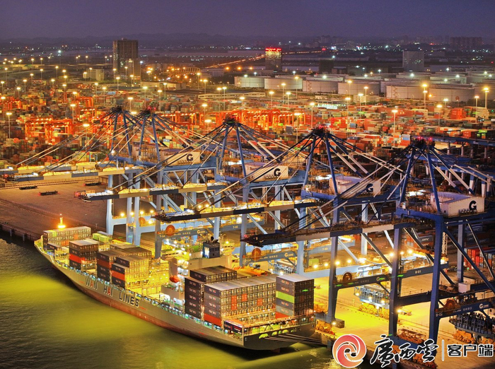 今年前三季度，西部陆海新通道铁海联运班列已运输集装箱货物63.3万标箱。广西日报-广西云客户端 记者 周军 摄